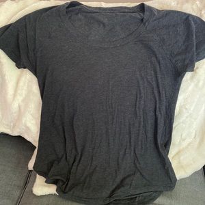 Great lightweight running tshirt from Lululemon. Barley work dark grey colour